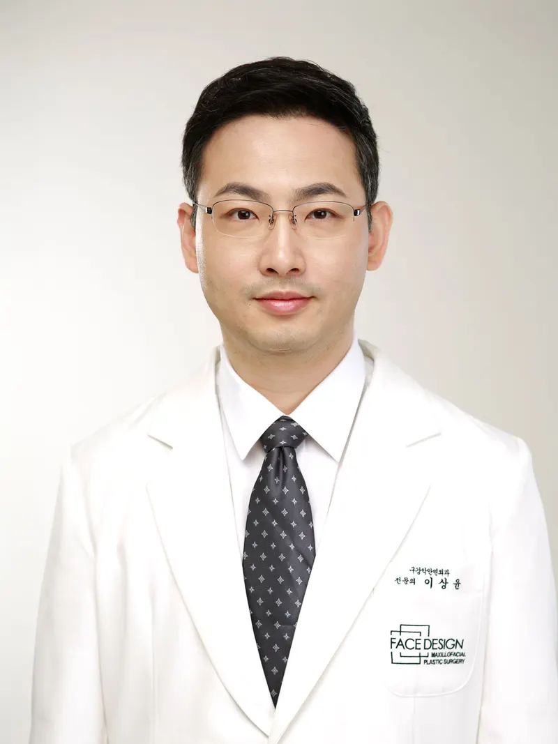 Dr. Lee Sang-yoon, oral and maxillofacial surgeon at Pascal Clinic