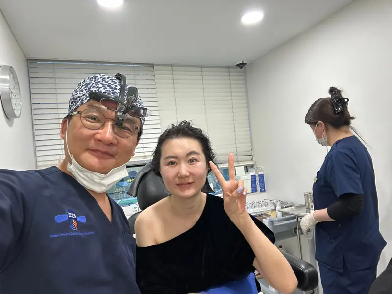 Dr. Kang taking a photo with a patient in a Pascal Clinic exam room, photo 13