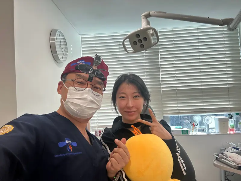 Dr. Kang taking a photo with a patient in a Pascal Clinic exam room, photo 23